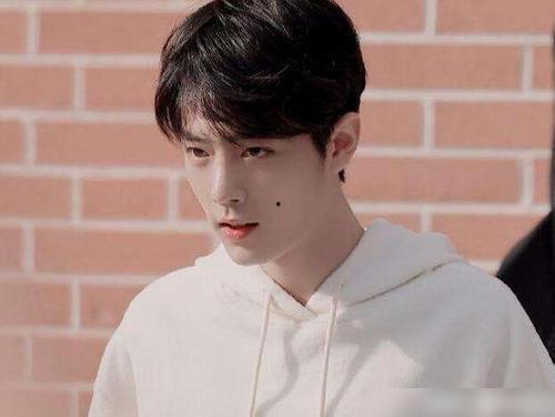 肖战视频爆料素材网站,揭秘明星幕后生活片段  第1张